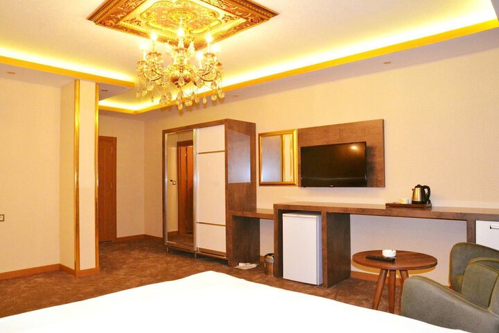 Room 4 of 19