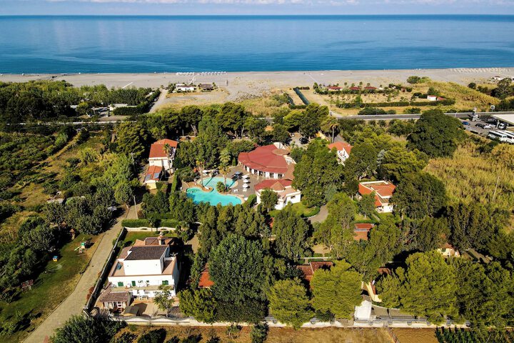 FRUIT VILLAGE HOLIDAY BEACH