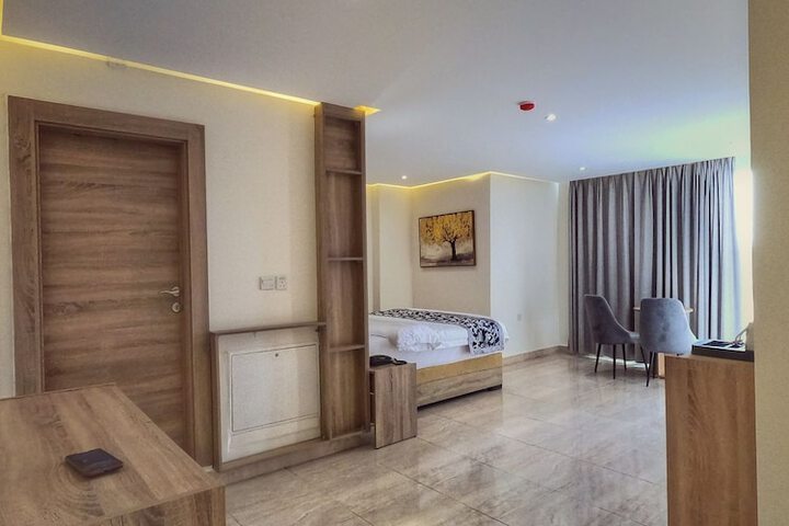 Room 14 of 30