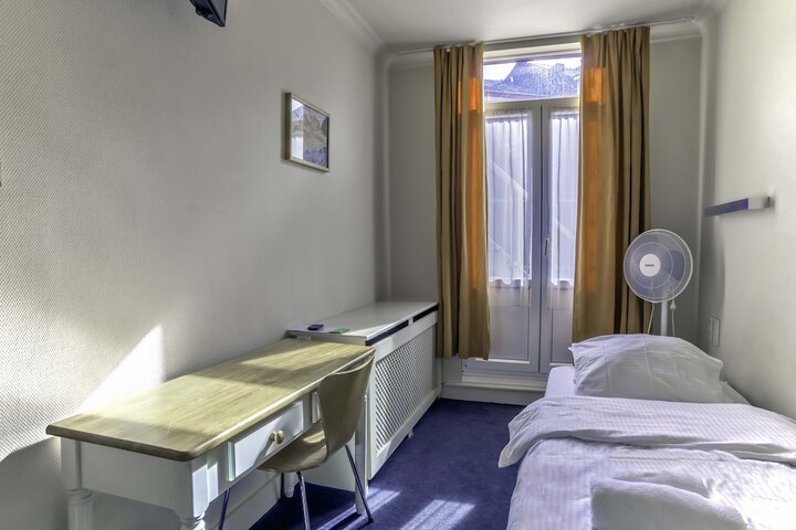 Room 22 of 44