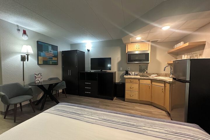 1 King Bed Mobility Accessible (12 of 40)
