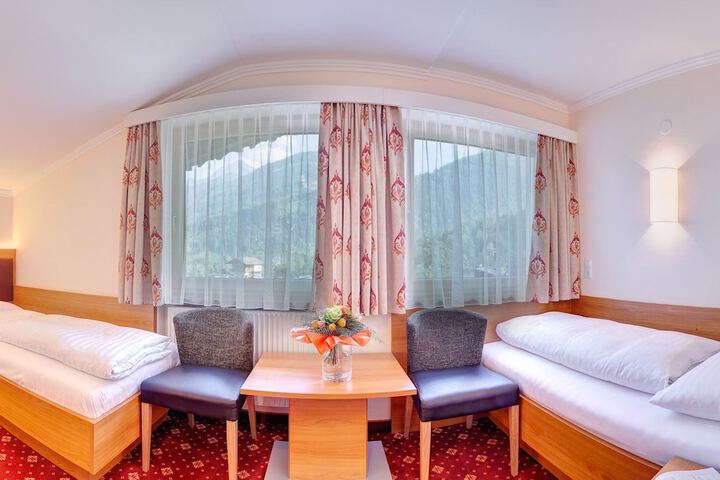 Room 14 of 73