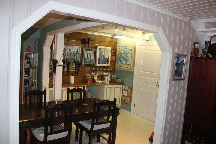 Room 4 of 25