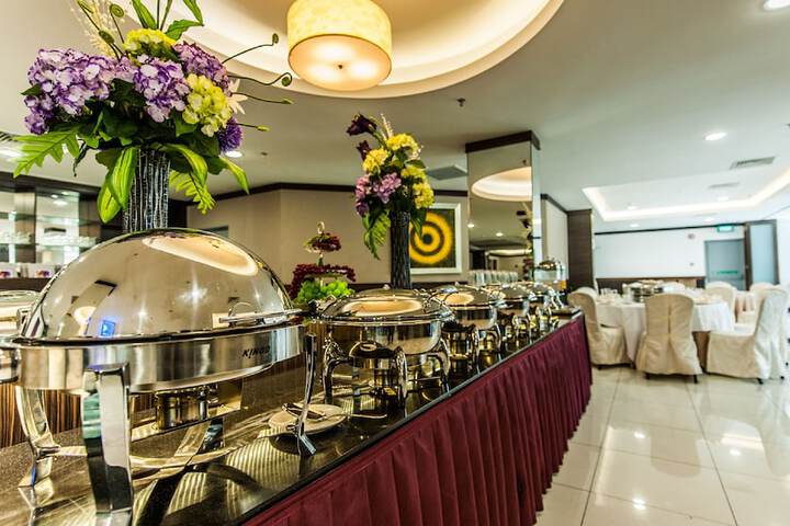 Dining 62 of 90