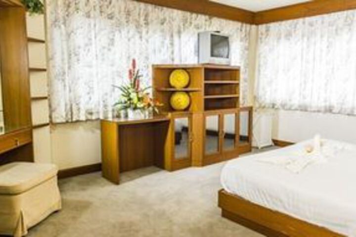 Room 25 of 33