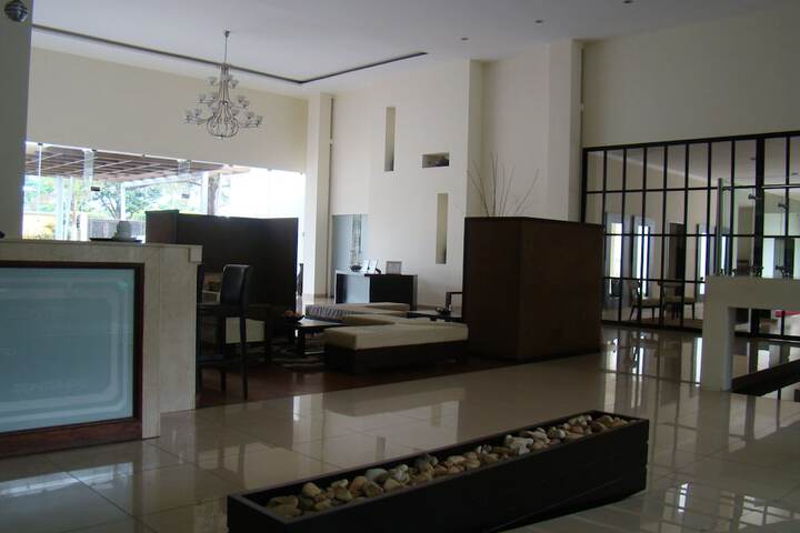 Hotel 2 of 85