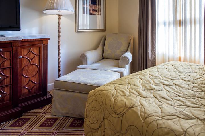Quadruple with Double Bed (2 of 22)