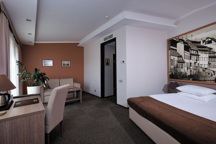 Room 30 of 61