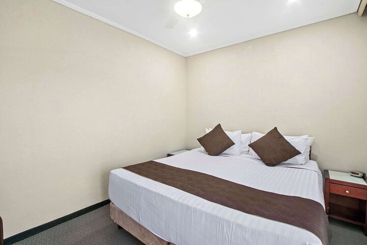 Room 33 of 65