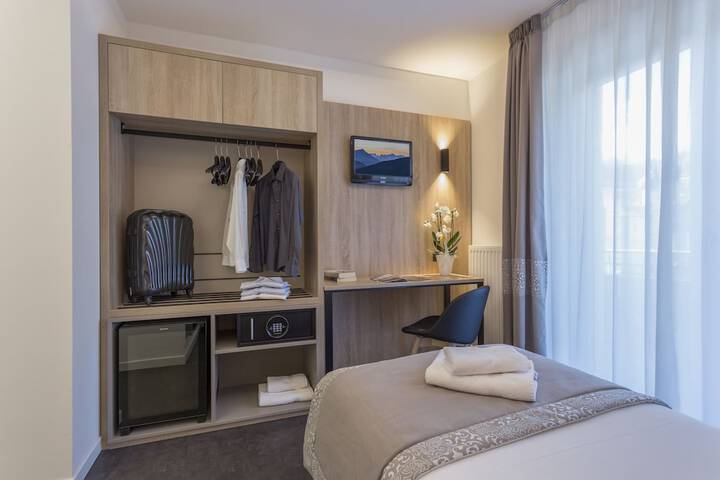 Room 10 of 50