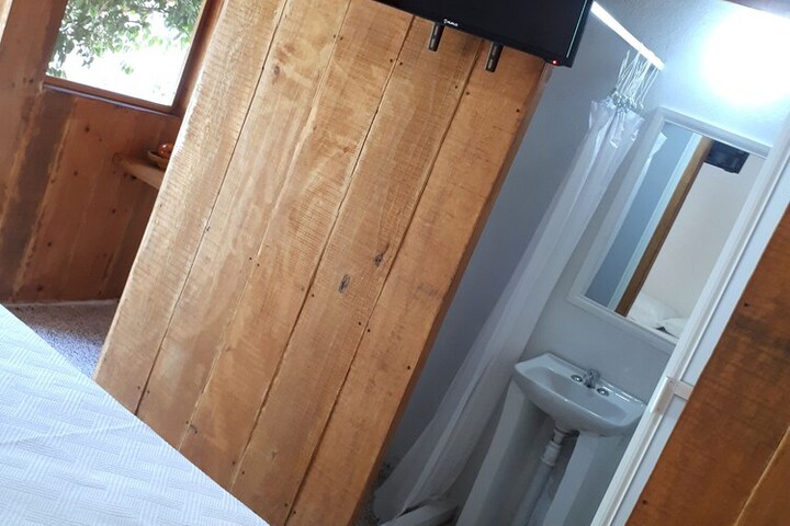 Room 13 of 28