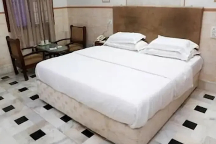 Room 2 of 18