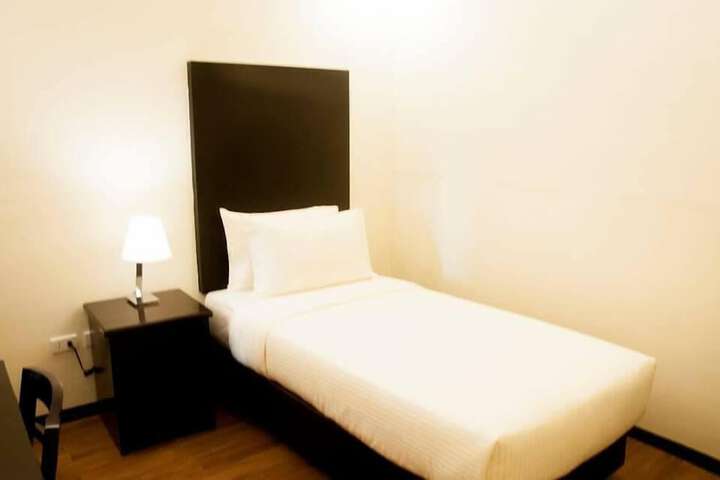 Room 4 of 42
