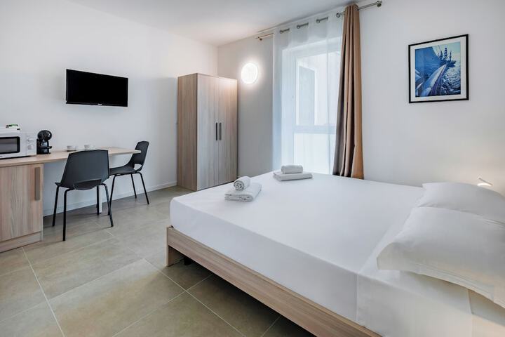 Room 5 of 19