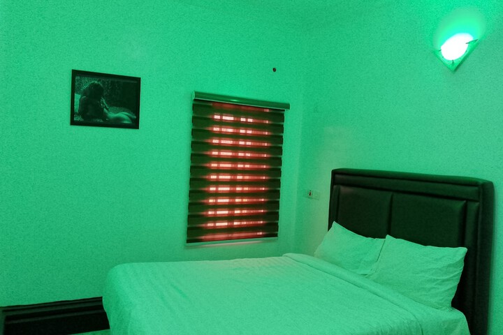 Room 7 of 13
