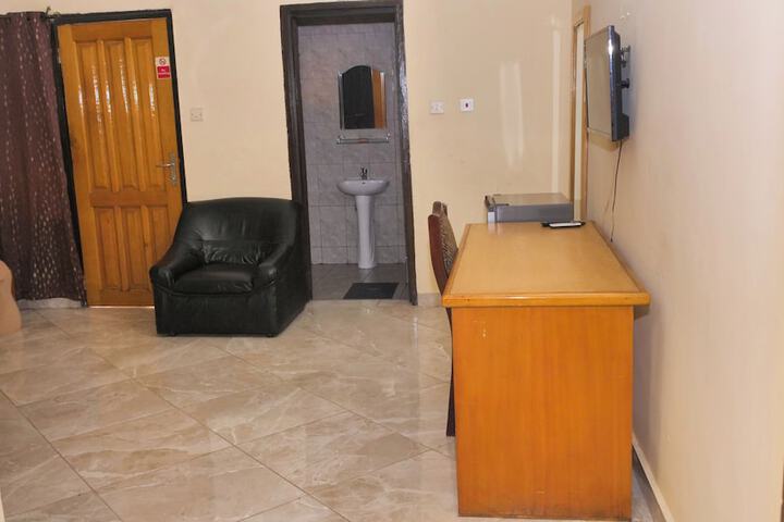 Room 12 of 27