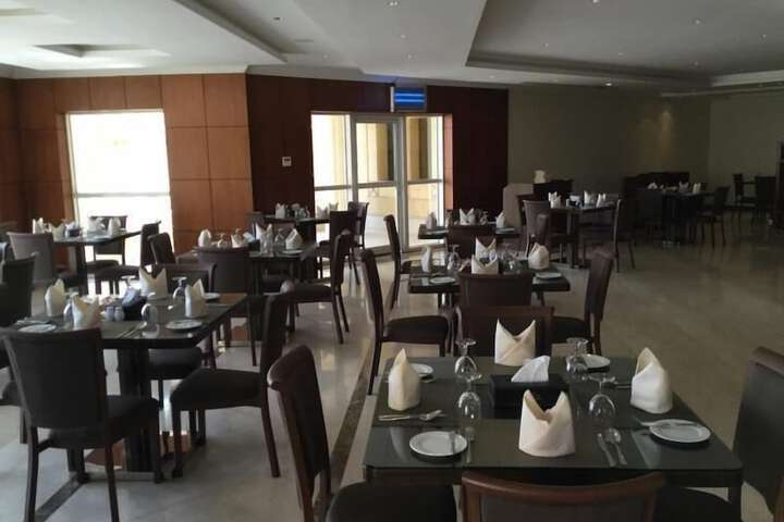 Dining 27 of 34