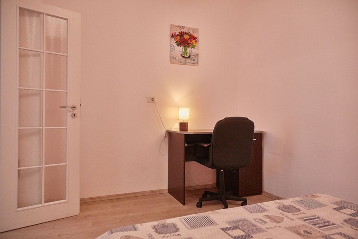 Room 32 of 230