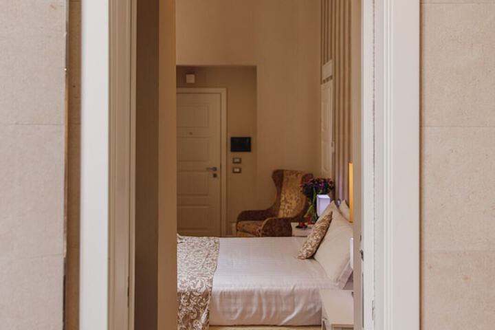 Room 25 of 47