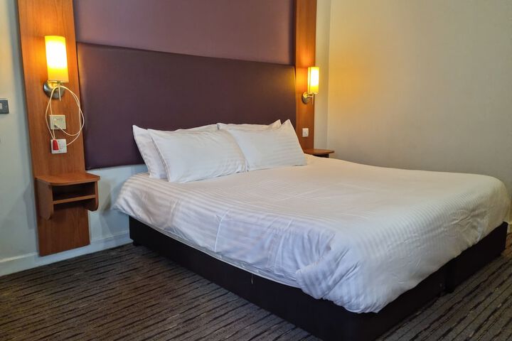 Room 8 of 37