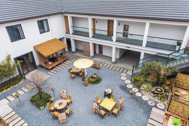 Hotel Exterior 96 of 118