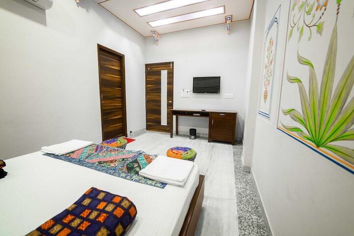 Room 12 of 26