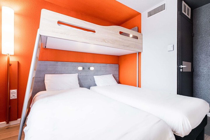 Room 3 of 30