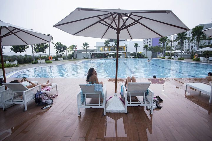Hotel with Pool