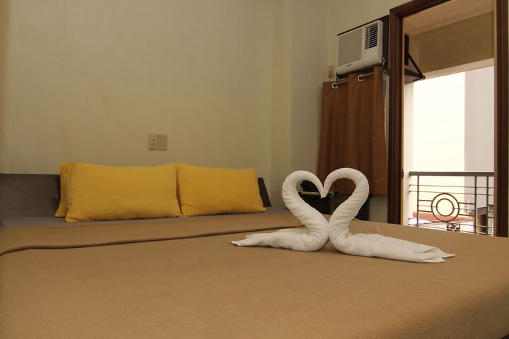 Room 13 of 33