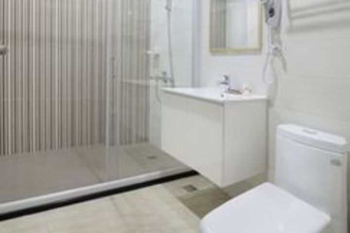 Room 4 of 37