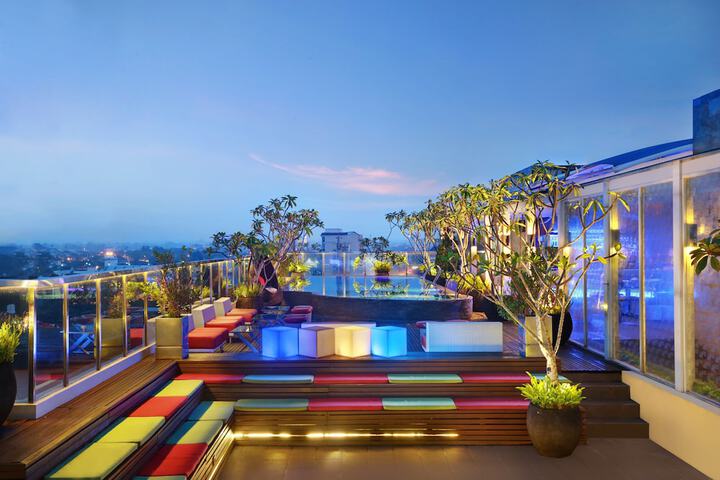 Hotel with Pool