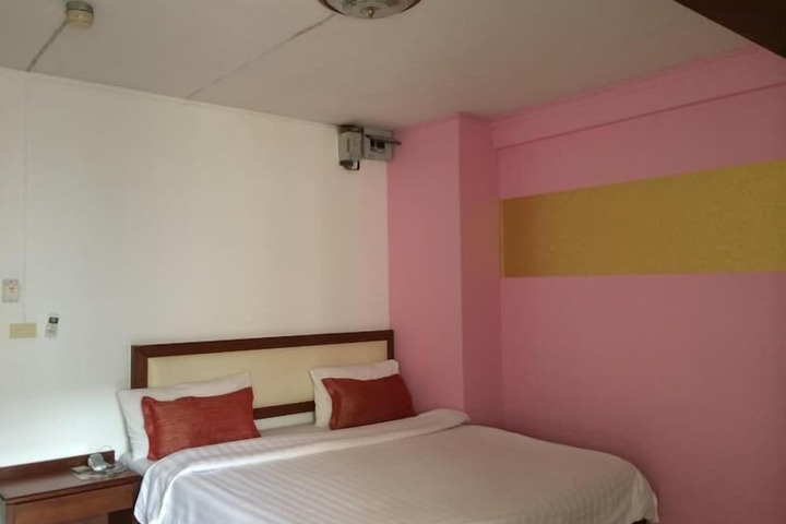 Room 7 of 15