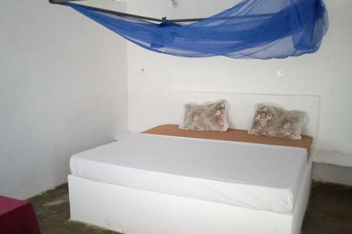 Room 4 of 34