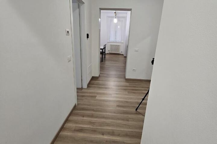 Room 8 of 9