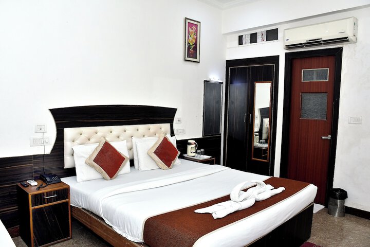 Room 4 of 19