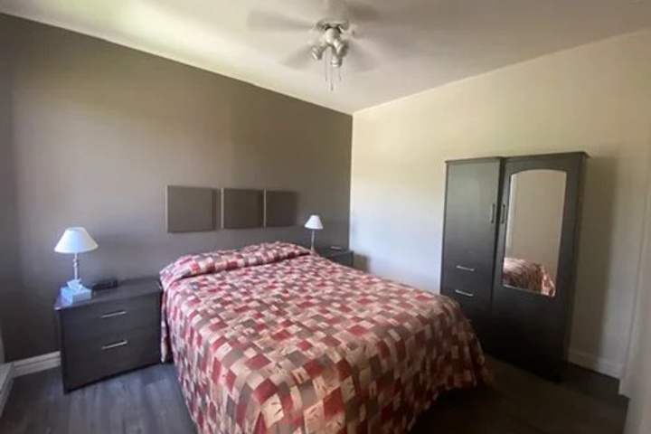 Room 4 of 18