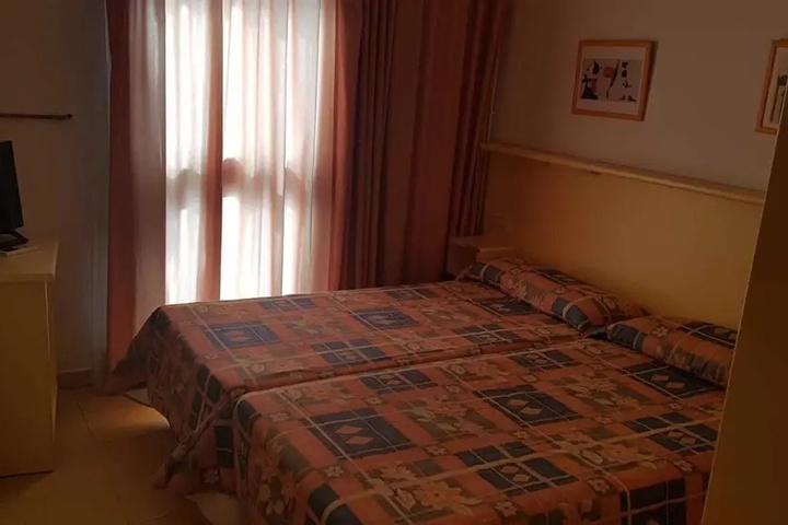 Room 4 of 14
