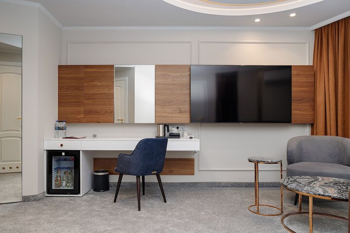 Room 15 of 36