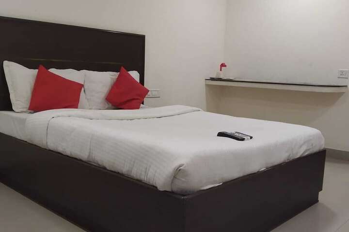 Room 8 of 16