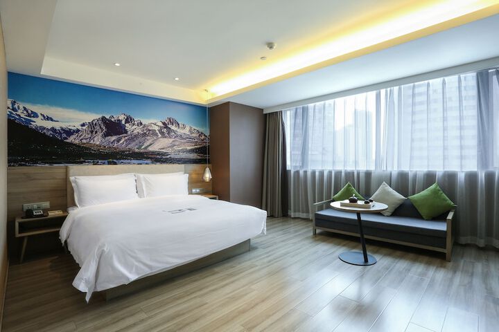 Room 12 of 60