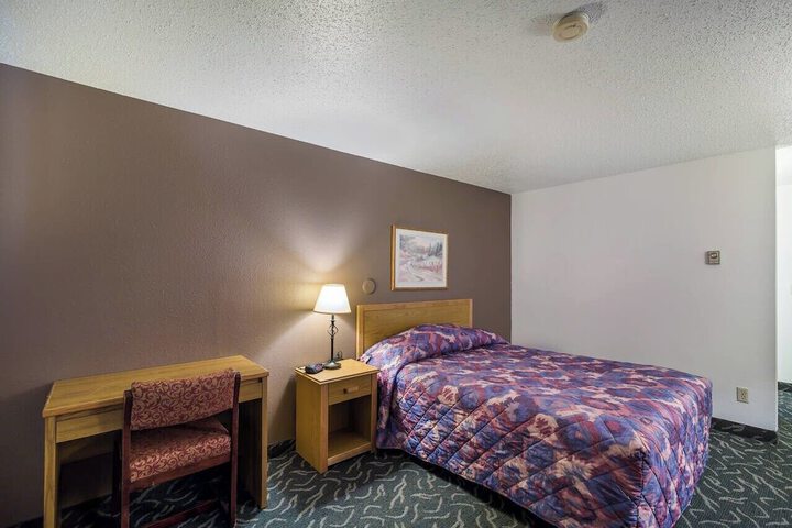 Room 5 of 25