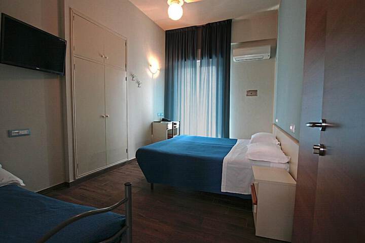 Room 13 of 70