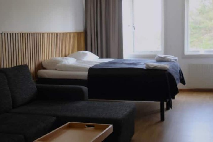 Room 8 of 33