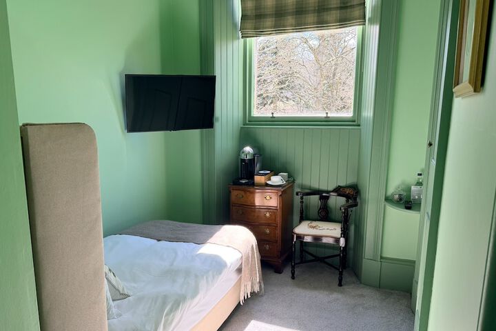 Room 16 of 158