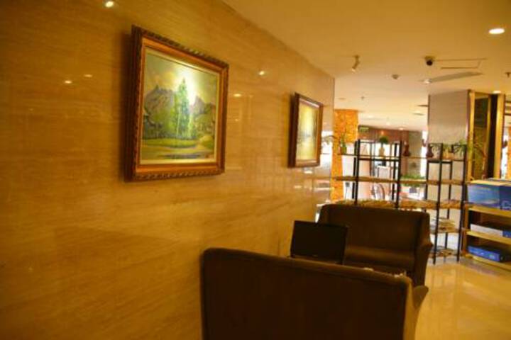 Lounge 2 of 41