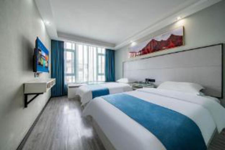 Room 5 of 7