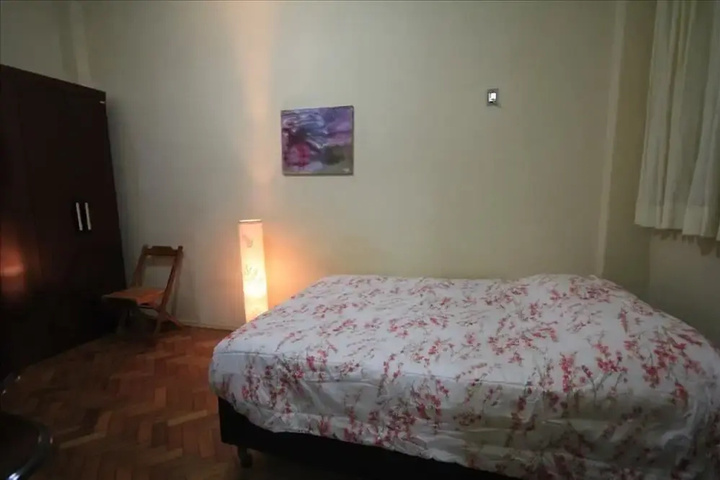 Room 4 of 18