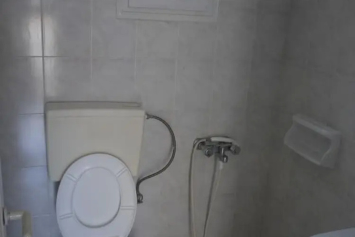 Room 9 of 11