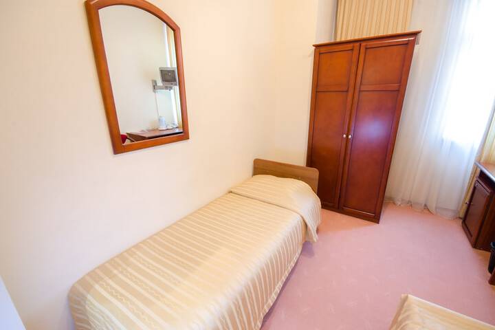 Room 14 of 60
