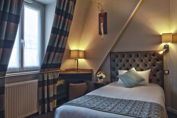 Room 4 of 52
